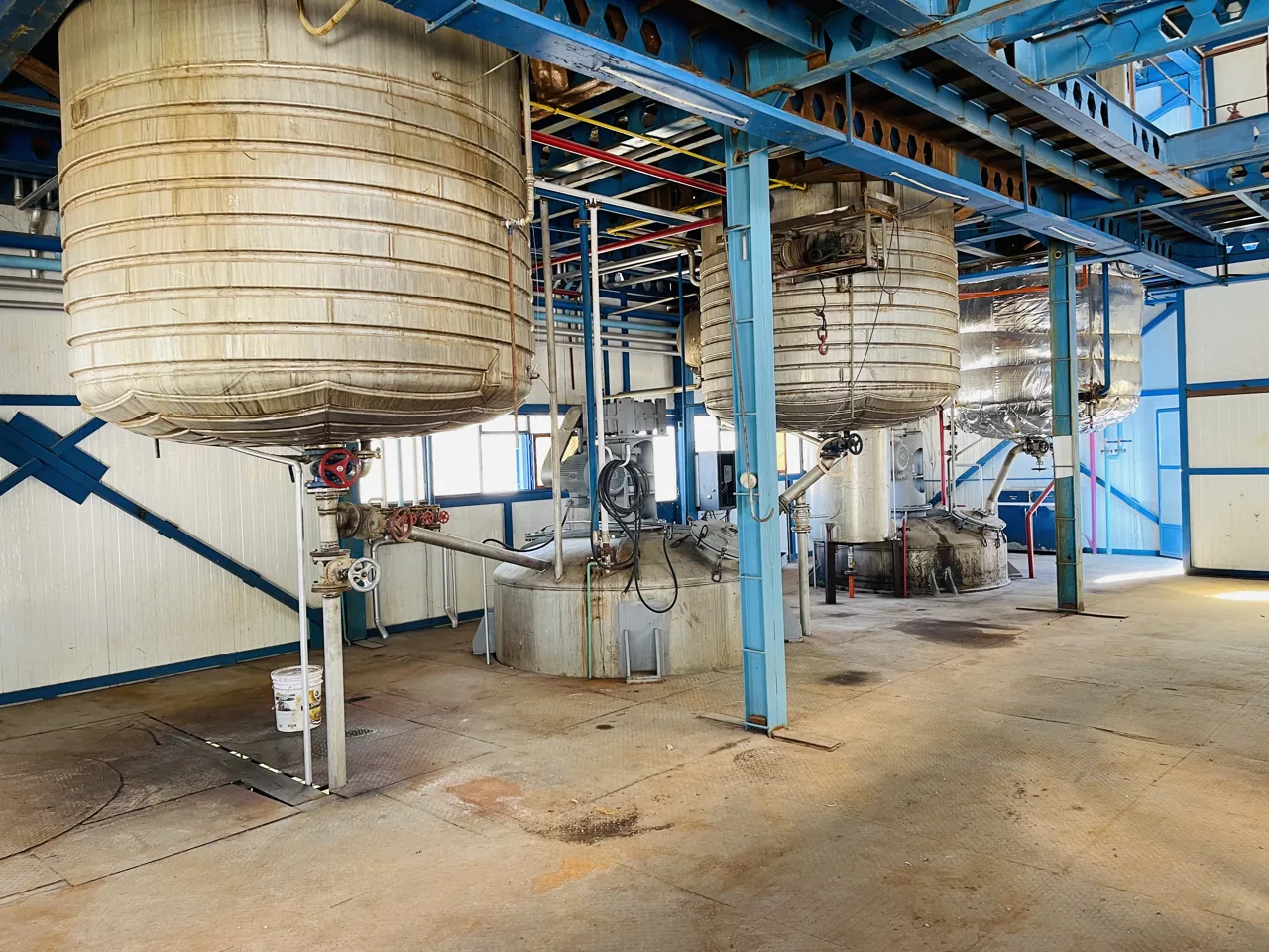 مخازن تولید رزین کوپلیمر پایه آب / Water-based copolymer resin production tanks